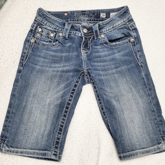 Miss Me Bermuda Cross Bliing Pockets  EUC - Picture 4 of 5